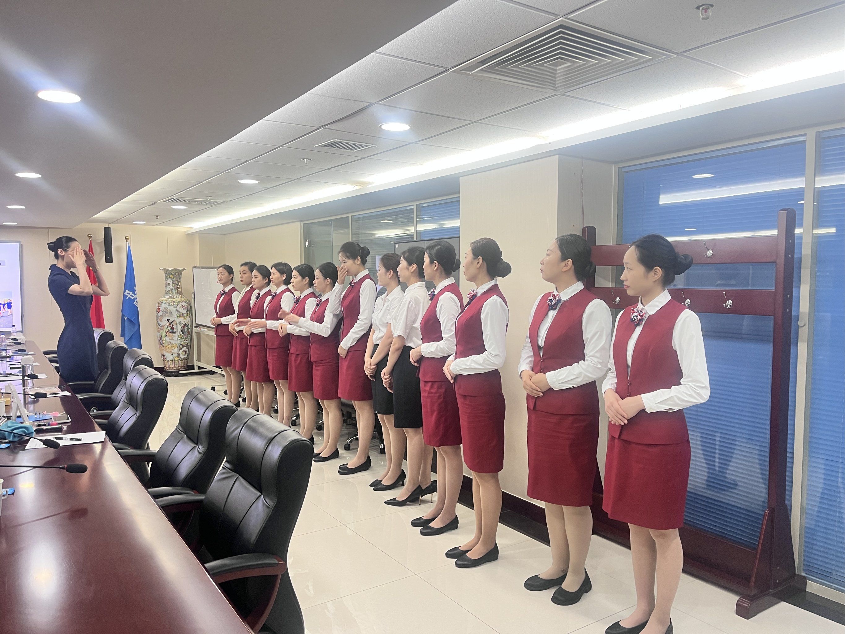 专业服务接待礼仪培训 打造卓越客户体验，提升品牌形象